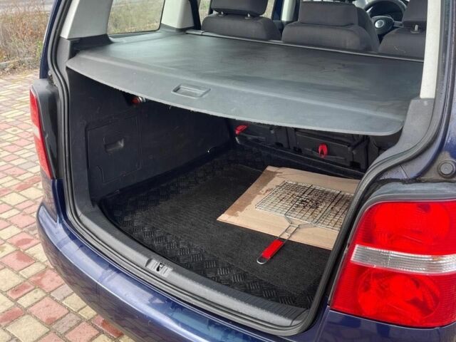 Синий Фольксваген Туран, объемом двигателя 1.9 л и пробегом 322 тыс. км за 3900 $, фото 3 на Automoto.ua