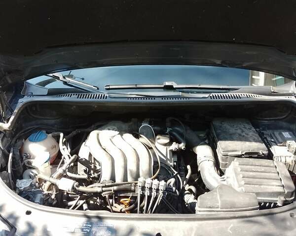 Синій Фольксваген Туран, об'ємом двигуна 1.98 л та пробігом 240 тис. км за 7500 $, фото 20 на Automoto.ua