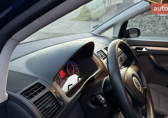 Синій Фольксваген Туран, об'ємом двигуна 1.6 л та пробігом 282 тис. км за 6500 $, фото 21 на Automoto.ua