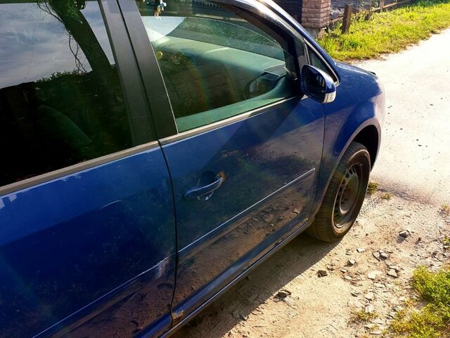 Синий Фольксваген Туран, объемом двигателя 1.6 л и пробегом 420 тыс. км за 4500 $, фото 4 на Automoto.ua