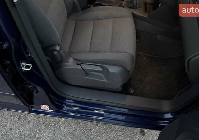 Синій Фольксваген Туран, об'ємом двигуна 1.6 л та пробігом 282 тис. км за 6500 $, фото 44 на Automoto.ua