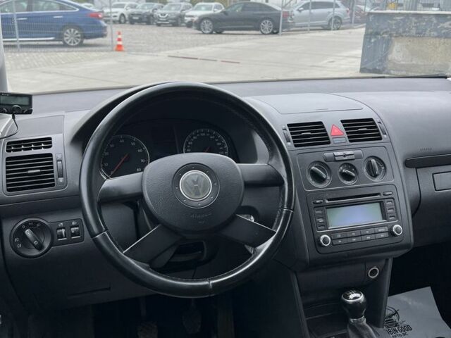 Синий Фольксваген Туран, объемом двигателя 1.6 л и пробегом 247 тыс. км за 7200 $, фото 13 на Automoto.ua