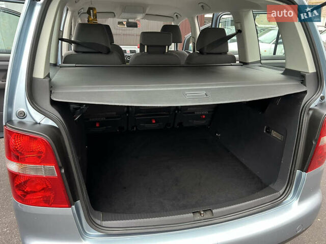 Синій Фольксваген Туран, об'ємом двигуна 1.6 л та пробігом 216 тис. км за 6200 $, фото 19 на Automoto.ua