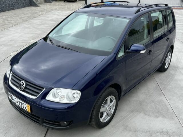 Синий Фольксваген Туран, объемом двигателя 1.6 л и пробегом 247 тыс. км за 7200 $, фото 1 на Automoto.ua