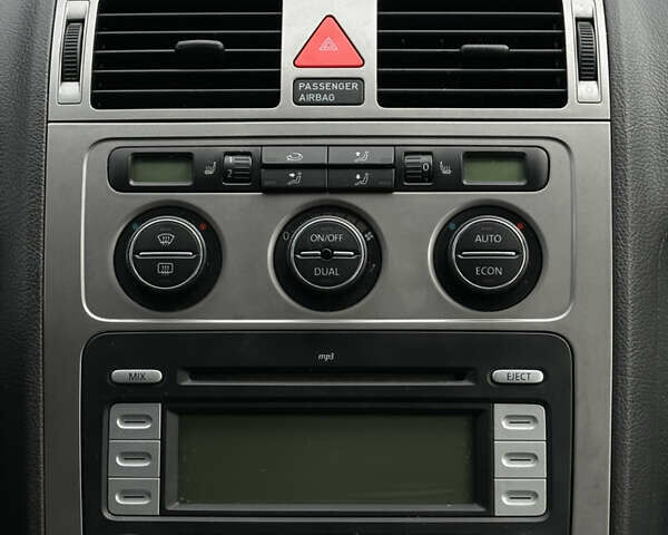 Синий Фольксваген Туран, объемом двигателя 1.6 л и пробегом 273 тыс. км за 6200 $, фото 14 на Automoto.ua