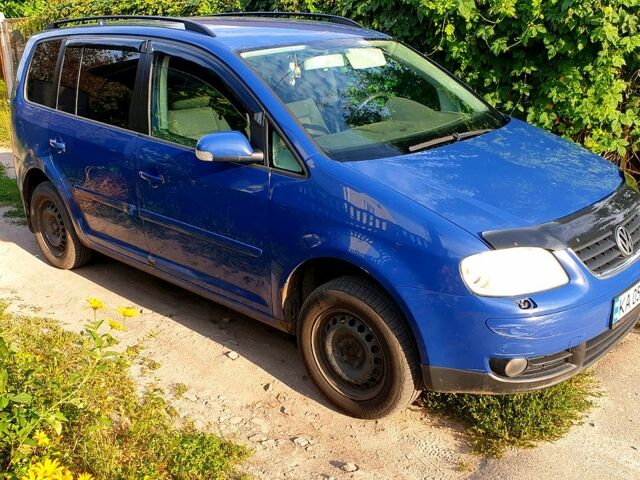 Синий Фольксваген Туран, объемом двигателя 1.6 л и пробегом 420 тыс. км за 4500 $, фото 2 на Automoto.ua