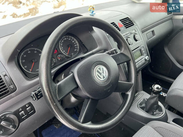 Синій Фольксваген Туран, об'ємом двигуна 1.6 л та пробігом 170 тис. км за 5800 $, фото 32 на Automoto.ua