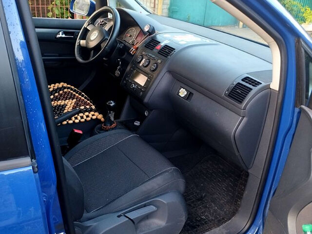 Синій Фольксваген Туран, об'ємом двигуна 1.9 л та пробігом 273 тис. км за 5700 $, фото 4 на Automoto.ua