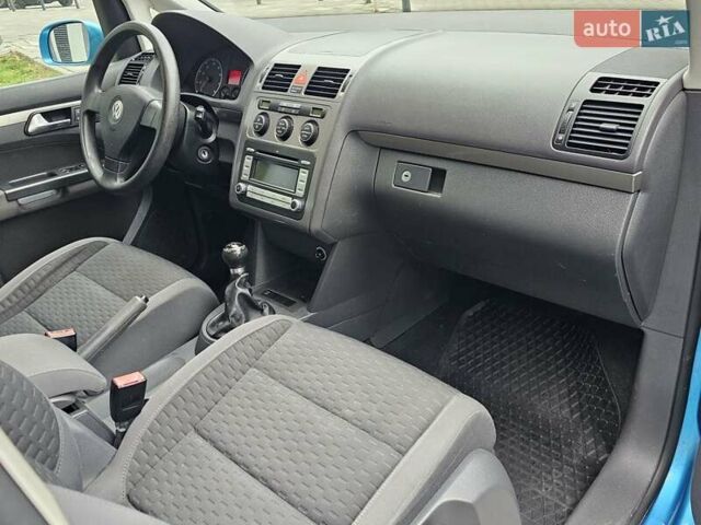 Синий Фольксваген Туран, объемом двигателя 1.6 л и пробегом 237 тыс. км за 6500 $, фото 13 на Automoto.ua