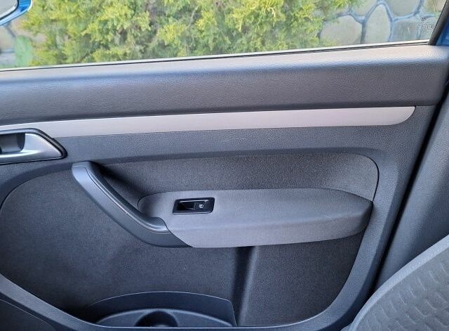 Синий Фольксваген Туран, объемом двигателя 1.9 л и пробегом 250 тыс. км за 7500 $, фото 20 на Automoto.ua