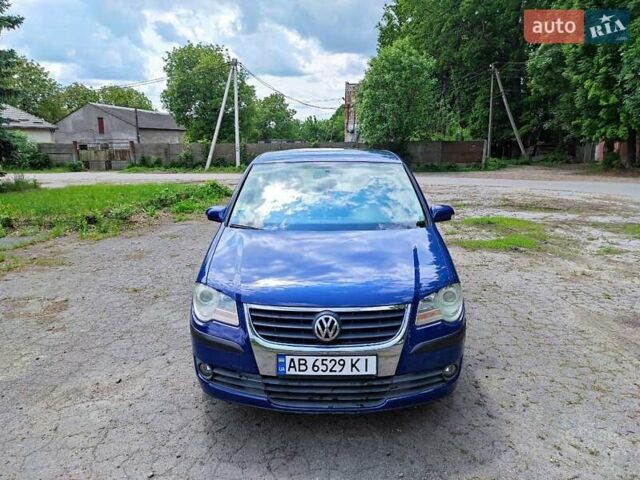 Синий Фольксваген Туран, объемом двигателя 1.6 л и пробегом 267 тыс. км за 6700 $, фото 1 на Automoto.ua