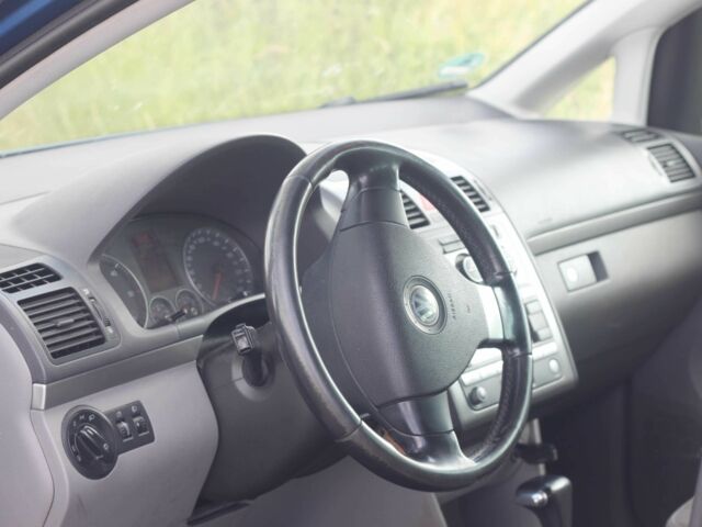 Синий Фольксваген Туран, объемом двигателя 1.9 л и пробегом 381 тыс. км за 2328 $, фото 7 на Automoto.ua