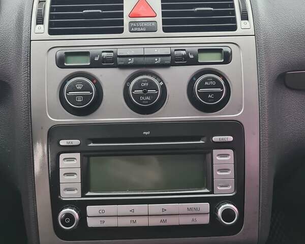 Синий Фольксваген Туран, объемом двигателя 1.6 л и пробегом 270 тыс. км за 6900 $, фото 21 на Automoto.ua