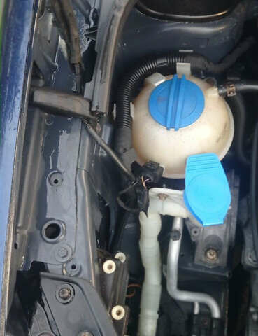 Синий Фольксваген Туран, объемом двигателя 1.4 л и пробегом 237 тыс. км за 6000 $, фото 43 на Automoto.ua