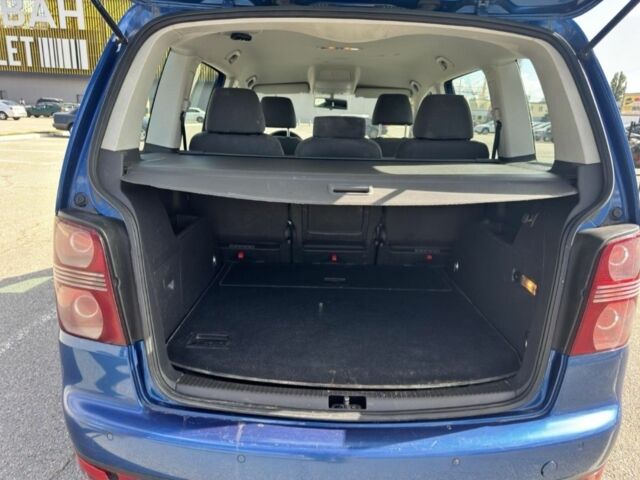 Синий Фольксваген Туран, объемом двигателя 1.9 л и пробегом 230 тыс. км за 4500 $, фото 5 на Automoto.ua