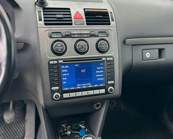 Синий Фольксваген Туран, объемом двигателя 1.97 л и пробегом 283 тыс. км за 7400 $, фото 28 на Automoto.ua