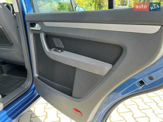 Синий Фольксваген Туран, объемом двигателя 1.4 л и пробегом 260 тыс. км за 6750 $, фото 63 на Automoto.ua