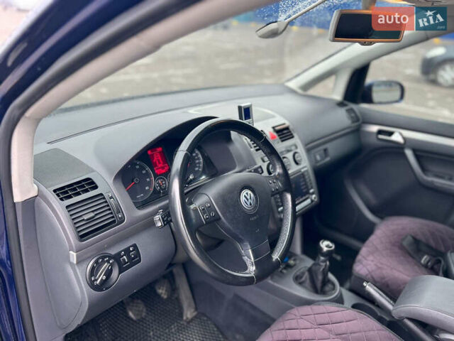 Синий Фольксваген Туран, объемом двигателя 1.97 л и пробегом 283 тыс. км за 7400 $, фото 25 на Automoto.ua