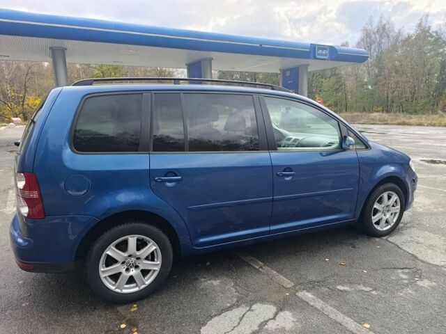 Синий Фольксваген Туран, объемом двигателя 1.6 л и пробегом 246 тыс. км за 7450 $, фото 1 на Automoto.ua