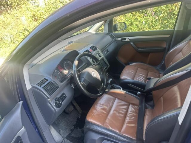 Синий Фольксваген Туран, объемом двигателя 2 л и пробегом 244 тыс. км за 5350 $, фото 6 на Automoto.ua