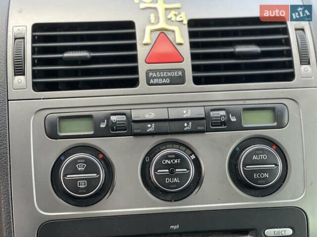 Синий Фольксваген Туран, объемом двигателя 1.6 л и пробегом 268 тыс. км за 6399 $, фото 29 на Automoto.ua