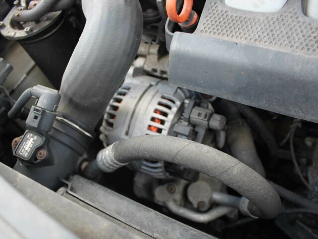 Синий Фольксваген Туран, объемом двигателя 1.9 л и пробегом 381 тыс. км за 2328 $, фото 11 на Automoto.ua