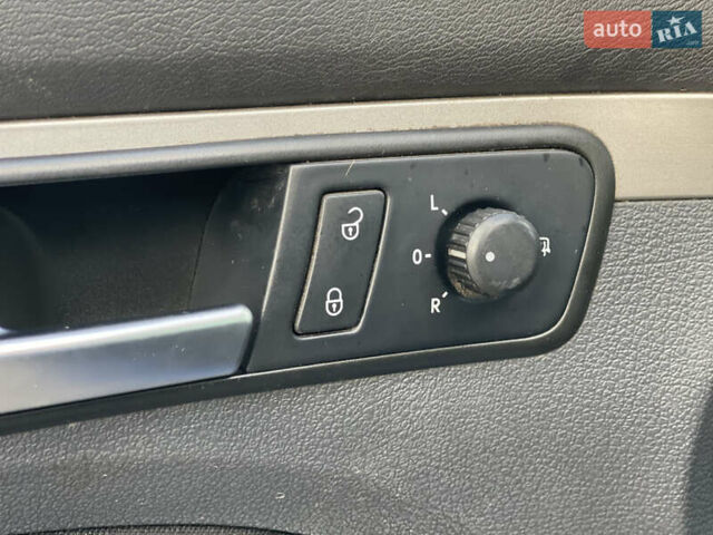 Синий Фольксваген Туран, объемом двигателя 1.6 л и пробегом 268 тыс. км за 6399 $, фото 19 на Automoto.ua