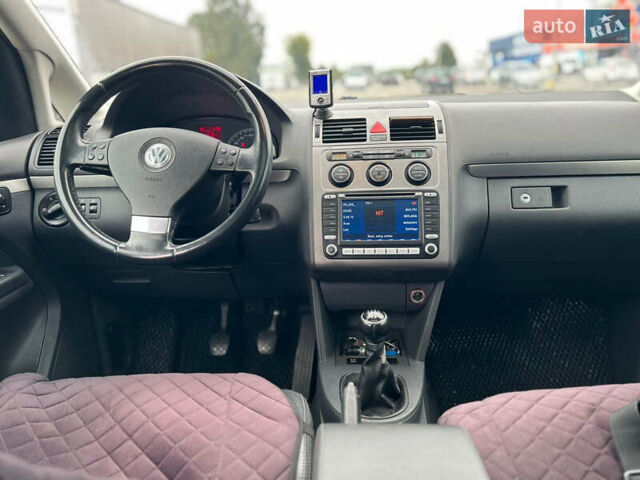 Синий Фольксваген Туран, объемом двигателя 1.97 л и пробегом 283 тыс. км за 7400 $, фото 32 на Automoto.ua