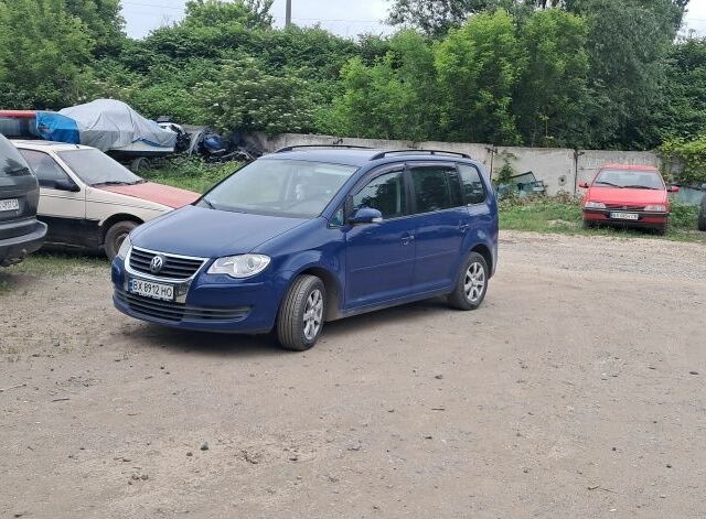 Синий Фольксваген Туран, объемом двигателя 1.6 л и пробегом 219 тыс. км за 6999 $, фото 2 на Automoto.ua