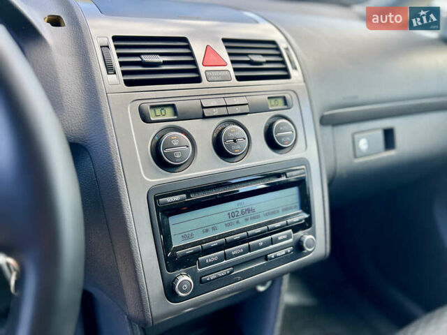 Синий Фольксваген Туран, объемом двигателя 1.4 л и пробегом 260 тыс. км за 6750 $, фото 44 на Automoto.ua