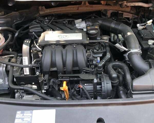 Синий Фольксваген Туран, объемом двигателя 1.6 л и пробегом 186 тыс. км за 8300 $, фото 6 на Automoto.ua