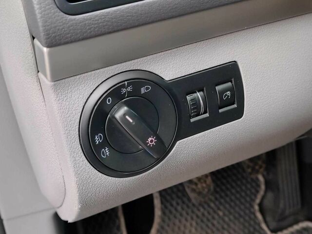 Синий Фольксваген Туран, объемом двигателя 1.4 л и пробегом 224 тыс. км за 6490 $, фото 23 на Automoto.ua