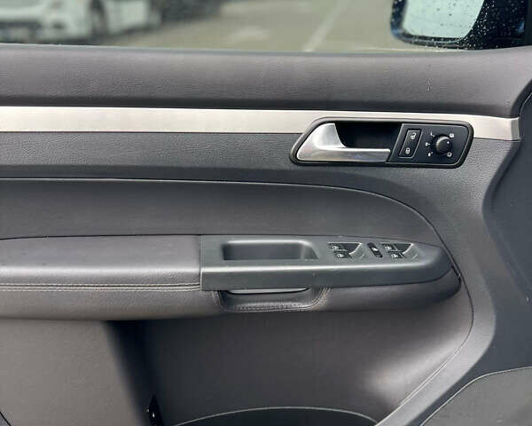 Синий Фольксваген Туран, объемом двигателя 1.97 л и пробегом 283 тыс. км за 7400 $, фото 26 на Automoto.ua