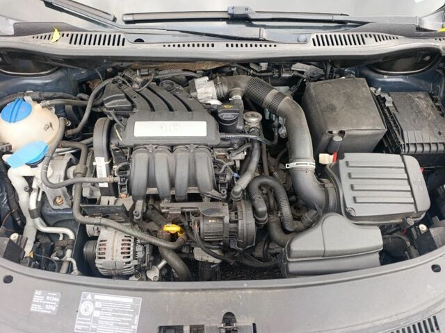 Синий Фольксваген Туран, объемом двигателя 1.6 л и пробегом 246 тыс. км за 7450 $, фото 6 на Automoto.ua