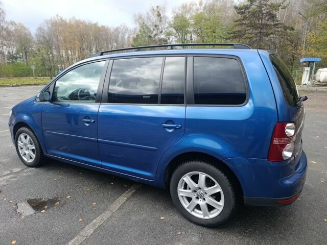 Синий Фольксваген Туран, объемом двигателя 1.6 л и пробегом 246 тыс. км за 7450 $, фото 2 на Automoto.ua