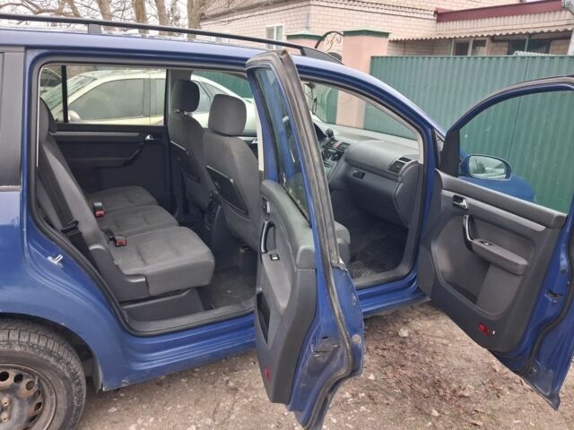 Синий Фольксваген Туран, объемом двигателя 2 л и пробегом 200 тыс. км за 2200 $, фото 6 на Automoto.ua