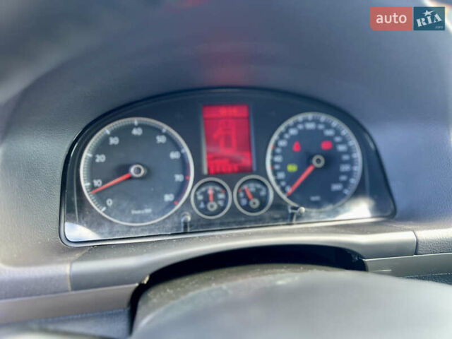 Синий Фольксваген Туран, объемом двигателя 1.4 л и пробегом 260 тыс. км за 6750 $, фото 43 на Automoto.ua