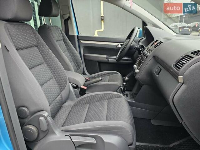 Синий Фольксваген Туран, объемом двигателя 1.6 л и пробегом 237 тыс. км за 6500 $, фото 12 на Automoto.ua