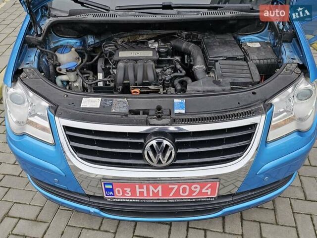 Синий Фольксваген Туран, объемом двигателя 1.6 л и пробегом 237 тыс. км за 6500 $, фото 5 на Automoto.ua