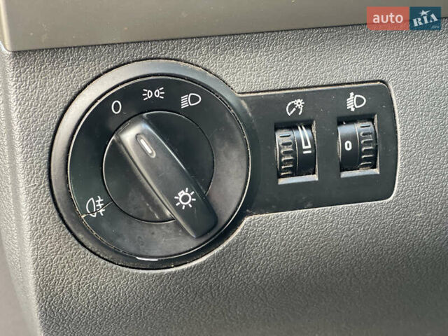 Синий Фольксваген Туран, объемом двигателя 1.6 л и пробегом 268 тыс. км за 6399 $, фото 20 на Automoto.ua