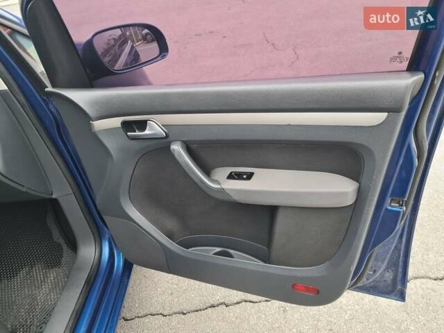 Синий Фольксваген Туран, объемом двигателя 1.6 л и пробегом 270 тыс. км за 6900 $, фото 25 на Automoto.ua