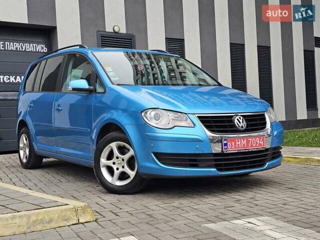Синий Фольксваген Туран, объемом двигателя 1.6 л и пробегом 237 тыс. км за 6500 $, фото 1 на Automoto.ua