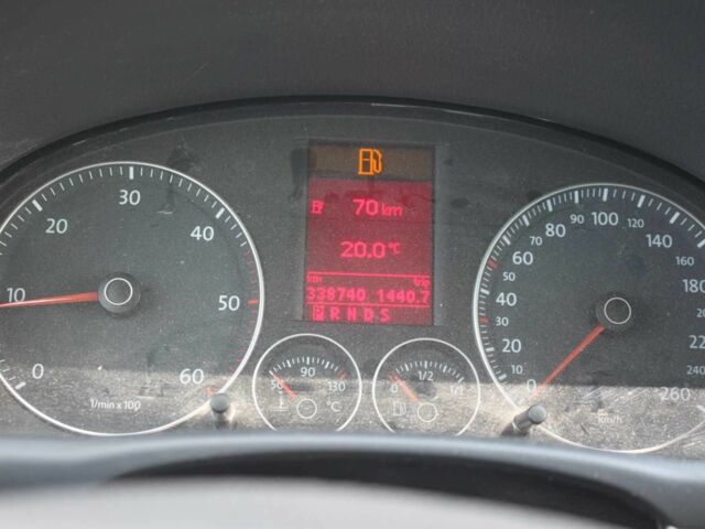 Синий Фольксваген Туран, объемом двигателя 1.9 л и пробегом 381 тыс. км за 2328 $, фото 14 на Automoto.ua