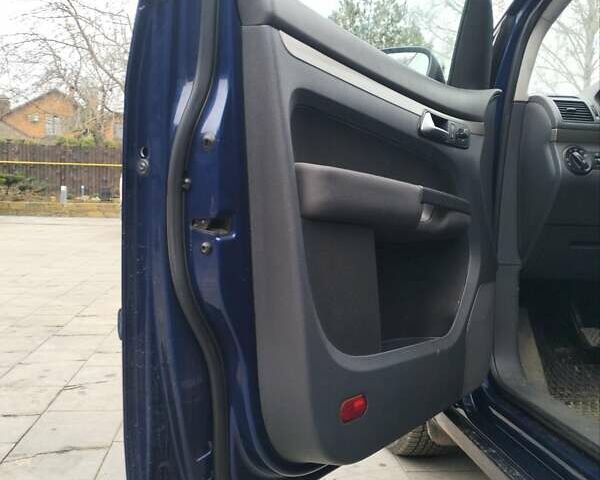 Синий Фольксваген Туран, объемом двигателя 1.39 л и пробегом 230 тыс. км за 6800 $, фото 1 на Automoto.ua