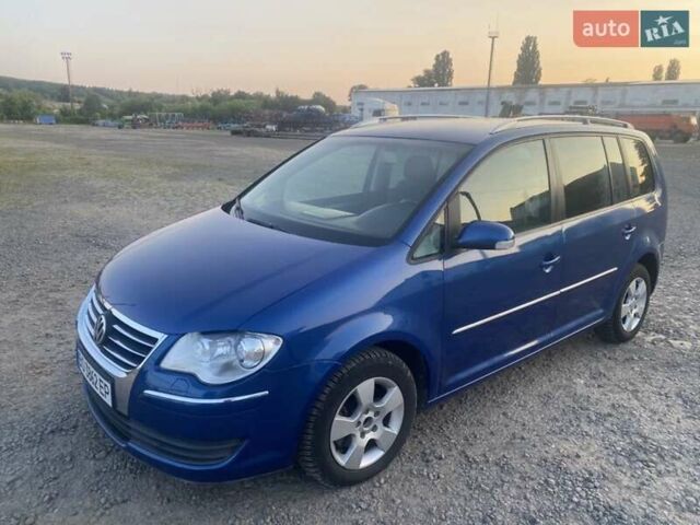 Синий Фольксваген Туран, объемом двигателя 1.9 л и пробегом 292 тыс. км за 8000 $, фото 1 на Automoto.ua