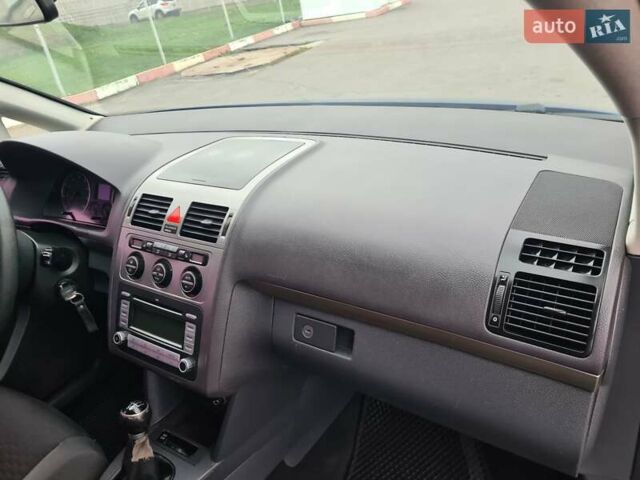 Синий Фольксваген Туран, объемом двигателя 1.6 л и пробегом 270 тыс. км за 6900 $, фото 24 на Automoto.ua