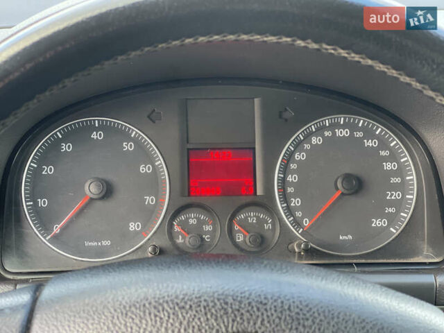 Синий Фольксваген Туран, объемом двигателя 1.6 л и пробегом 268 тыс. км за 6399 $, фото 21 на Automoto.ua