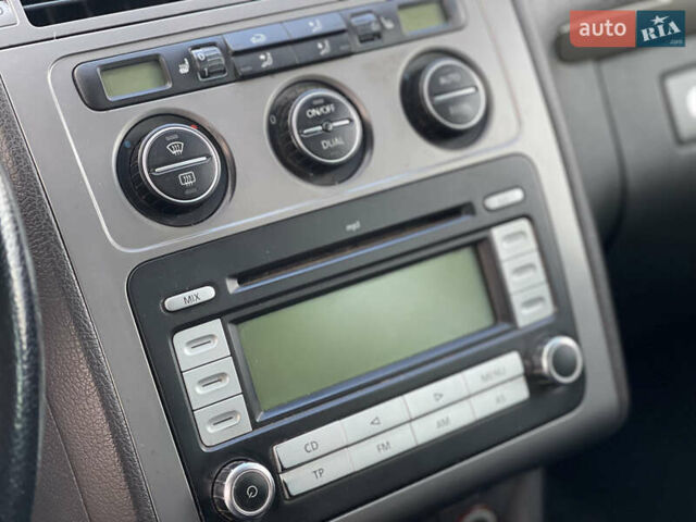 Синий Фольксваген Туран, объемом двигателя 1.6 л и пробегом 268 тыс. км за 6399 $, фото 23 на Automoto.ua