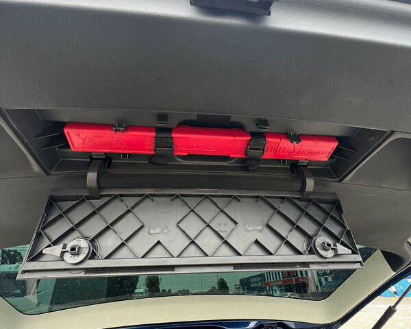 Синий Фольксваген Туран, объемом двигателя 1.97 л и пробегом 283 тыс. км за 7400 $, фото 17 на Automoto.ua