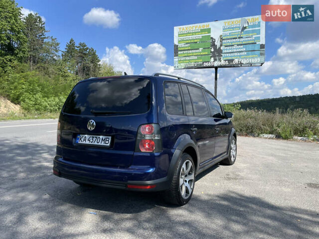 Синий Фольксваген Туран, объемом двигателя 1.97 л и пробегом 320 тыс. км за 8800 $, фото 5 на Automoto.ua